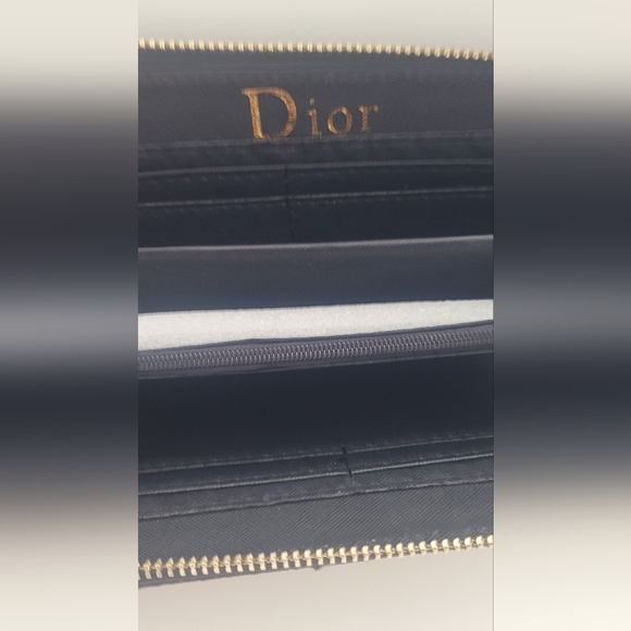 Dior Black and Gold Wallet - Picture 4 of 7